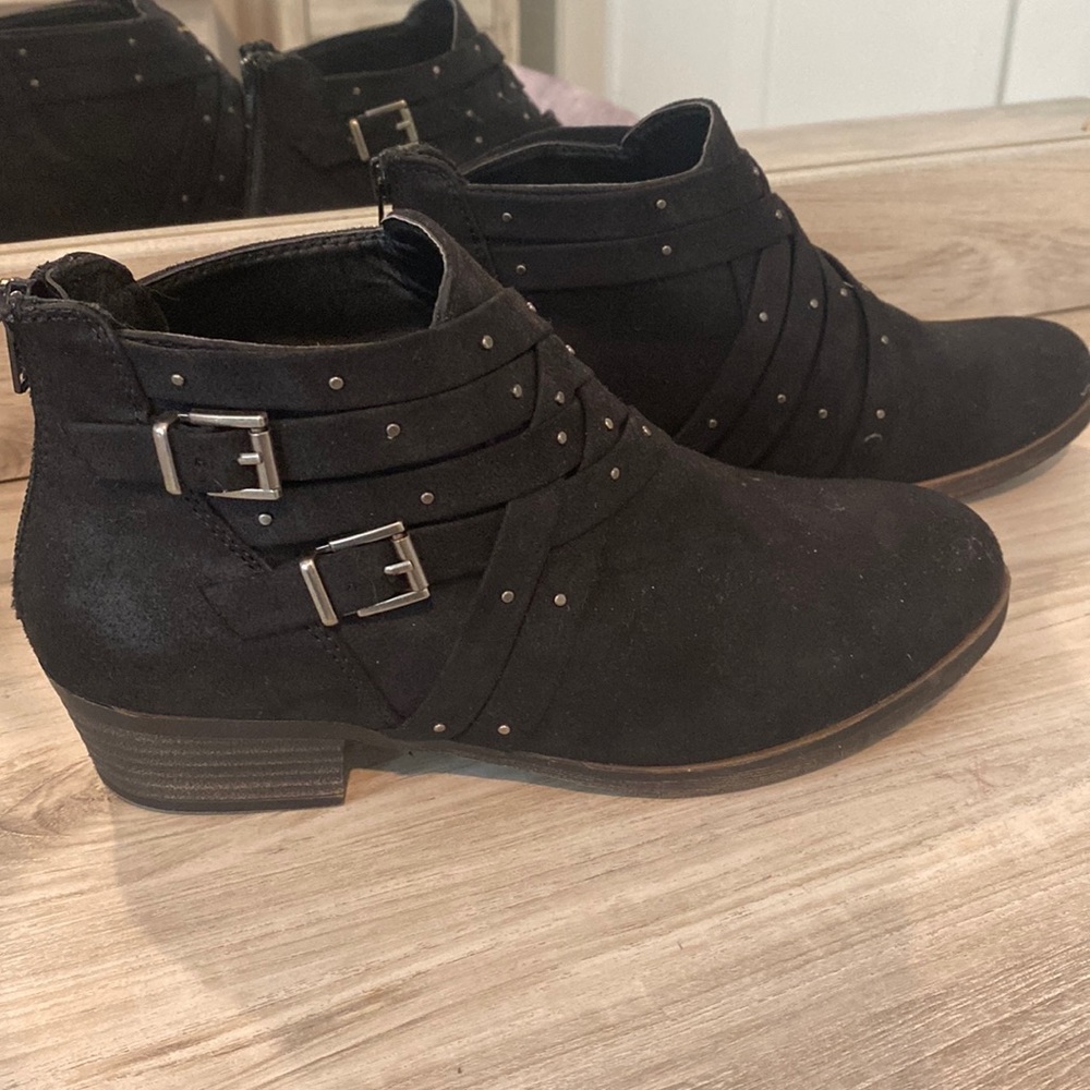 Black mini boots with heal